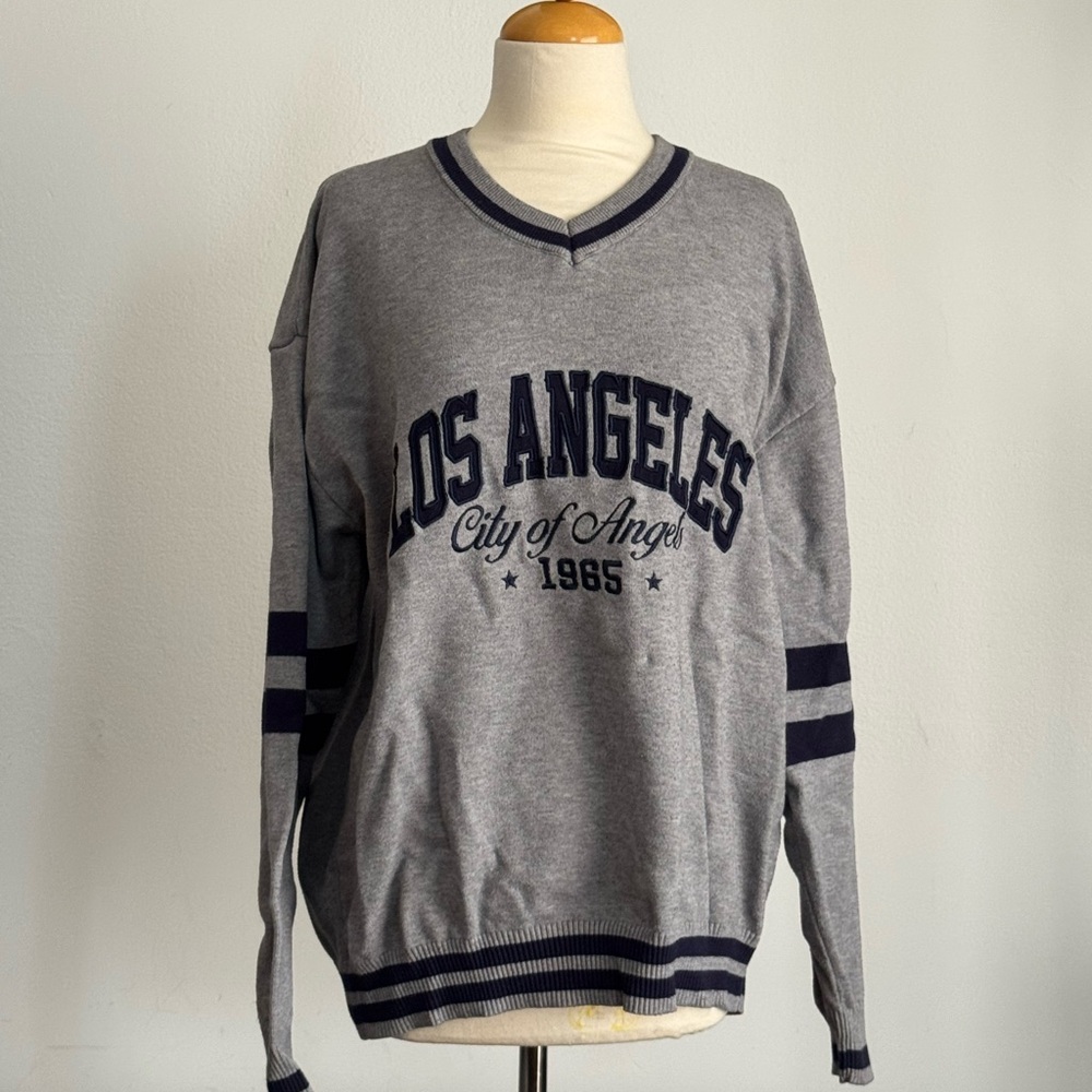 Los Angeles V-Neck Grey Pullover Sweater
